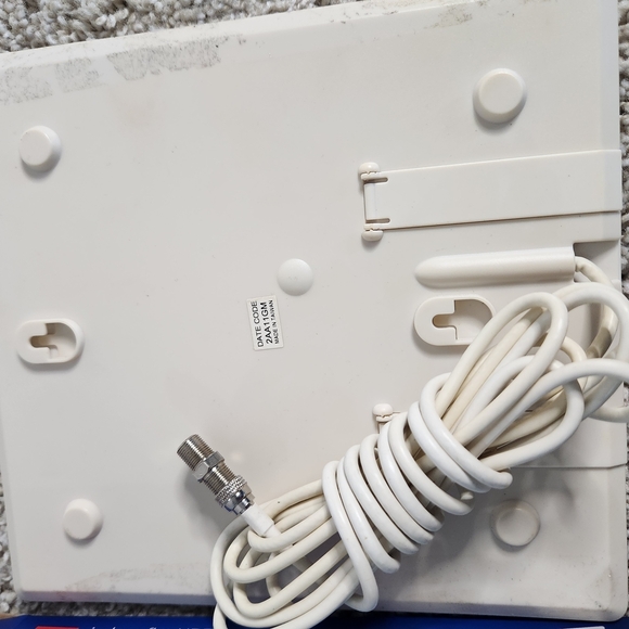 RCA Indoor Flat HDTV Antenna | 40 Mile Range | 8K & 4K Compatible - Picture 3 of 4